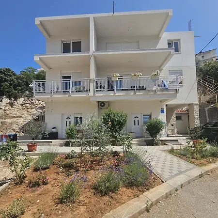 Butigan-tiha Luka Apartment *